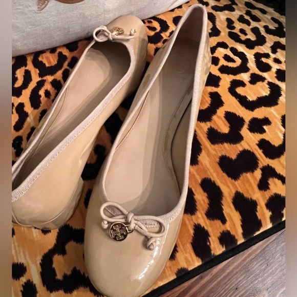 TORY BURCH Chelsea Charm Patent Leather Pump Block Heel Nude Size 10.5 NEW! - Picture 15 of 16